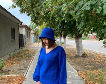 Merino Wool Cable Knit Sweater: V-Neck Pullover with Voluminous Sleeves