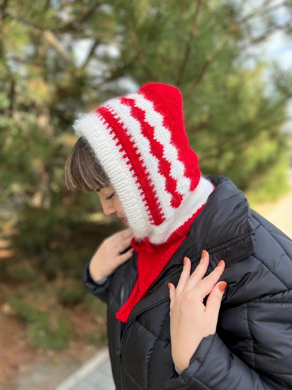 Passamontagna con cappuccio in maglia di alpaca fatto a mano