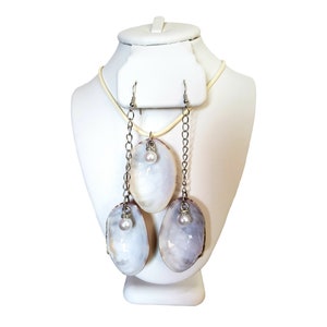 Sea shell earrings and pendant set/ Handmade jewelry / Unique earrings / Clam shell jewelry set / Pearl / Marine jewelry  / Mermaid