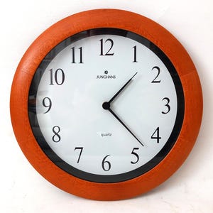 Vintage JUNGHANS Wall Clock Ø 29 cm Classic design School clock Wooden edge cabinet Arabic numerals White number plate Retro clock West Germany 1980