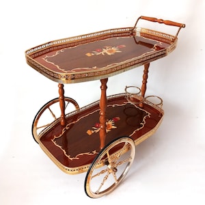 Hollywood Regency stijl Excellent condition Serveerwagen Vintage Barwagen Hollywood Regency stijl Design Barcar Cocktailwagen Italië 1960