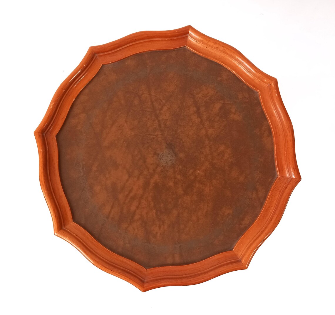 Antieke stijl Wijntafel Franse stijl Houten wijn Bijzettafel Decoratieve  Eikenhout Beige kleur Koffietafel Driepoot Vintage Nederland 1960, foto 2 di 5