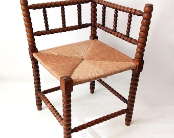 Antique Beechwood Dutch Corner Chair Bobbin Wicker siège chaise Boho style Country style BoHo style Bies chaise Pays-Bas 1920