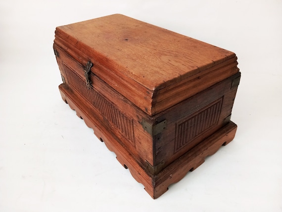 Antieke Houten Kist Schatkist Handgemaakt Messing elementen Opbergkist ZWAAR 8kg Nederland begin 1920