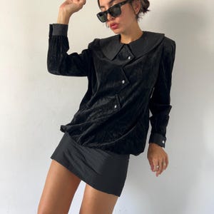 Vintage 80er Jahre Samt Mini Kleid: Gesteppter Peter Pan Kragen Kristallknöpfe Goth Kleid