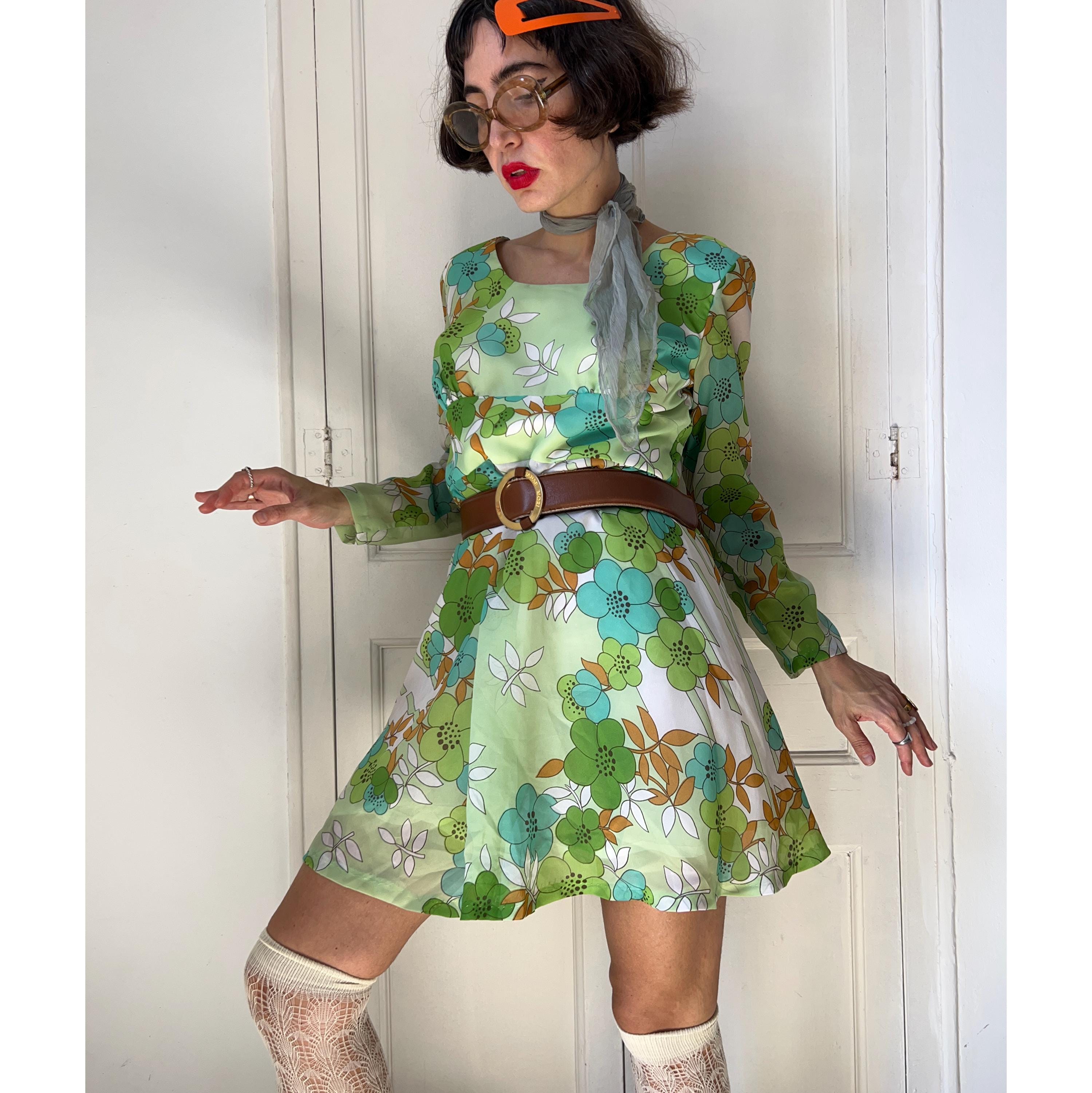 green spaghetti strap dress Straps Appliques Tulle Long Prom with Slit Color:Dustyblue Paris Modern Scandinavian Reeded this dress is designed zipper back