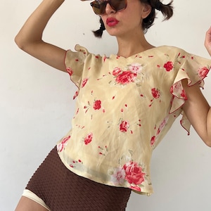 90s Floral Cropped Blouse: Vintage Red Rose Print, Ruffle Sleeves