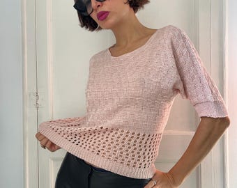 Top de punto rosa palo estilo Y2K, suéter ligero de tejido abierto transparente para usar en capas durante el verano.