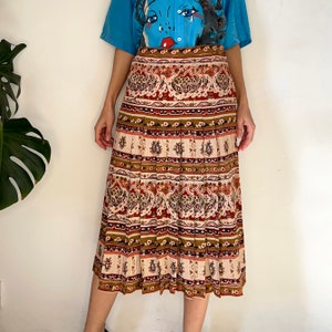 Vintage 70s Pleated Midi Skirt: High Waisted Boho Folk Print