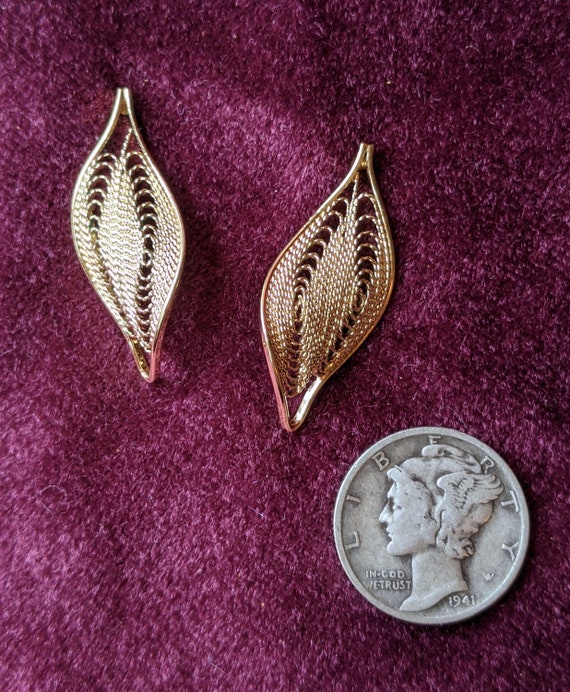 Vintage TRIFARI Delicate Gold-tone Filigree Leave… - image 4