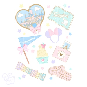 Puede incluir: Ilustraciones pastel de temática Disneyland. Incluye un castillo en forma de corazón, un mapa, orejas de Minnie, una cámara, un helado soft, un banderín y entradas de Disneyland. La palabra "Disneyland" aparece en varios elementos.