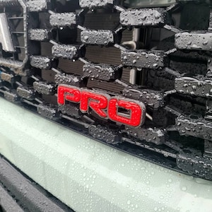 PRO Grille Badge