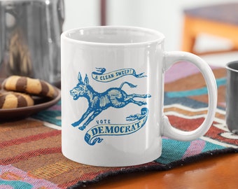 Reimpresión retro de los años 60: ¡Vote demócrata! ¡Una victoria aplastante! Gráfico de la campaña electoral demócrata de 1968, burro demócrata, taza de café