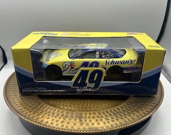 Coche de colección VINTAGE Edición Limitada Ken Schrader #49 2004 Schwans Home Service NASCAR Winner’s Circle a escala 1:24