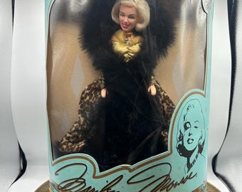 Muñeca vintage de 1993 de la serie de coleccionistas DSI Marilyn Monroe Fur Fantasy #5, nueva en caja.