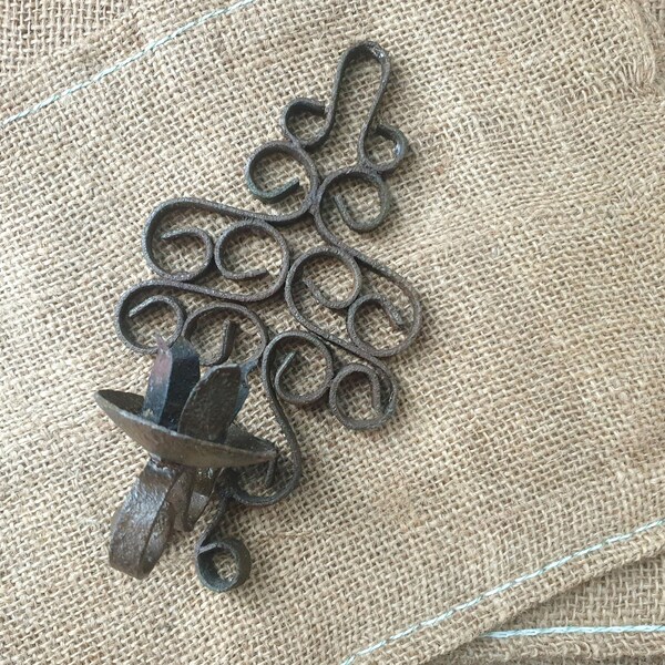 Vintage Swirl Rusty Wrought Iron Wall Candleholder Tulip Style, Antique Wall Sconce, Country Home Decor Primitive Rustic Hanging Candlestick