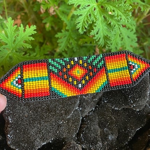 Handgemachtes kolumbianisches Perlenarmband