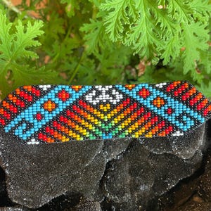 Handgemachtes kolumbianisches Perlenarmband