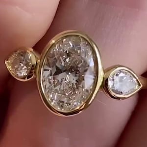 Lünette Set 3.00 Ct drei Stein Oval Cut Moissanite Verlobungsring Oval Cut Ring, Moissanite Verlobungsring Brilliant Crushed Oval Lünette Set