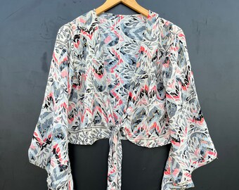 Top corto in seta Galaxy Dye: cardigan boho con nodo sul davanti