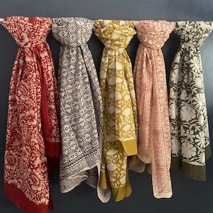 Wholesale Lot: Hand Block Print Cotton Sarongs - Bagru Floral Pareo