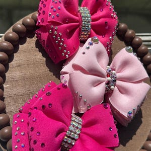 Boutique bladerdeegstrikken voor baby • Handgemaakte boetiekstrikken • Dubbellaagse strik / Zachte nylon hoofdband • Elegante accessoires / Strass strik /varkens