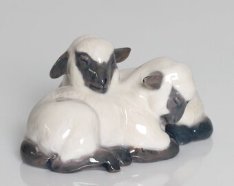 Royal Copenhagen - 2769 - Pair of Lambs - Knud Kyhn