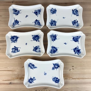 Conjunto de 5 Royal Copenhagen - Trançado de flores azuis - Pratos retangulares de porcelana - Design dinamarquês antigo