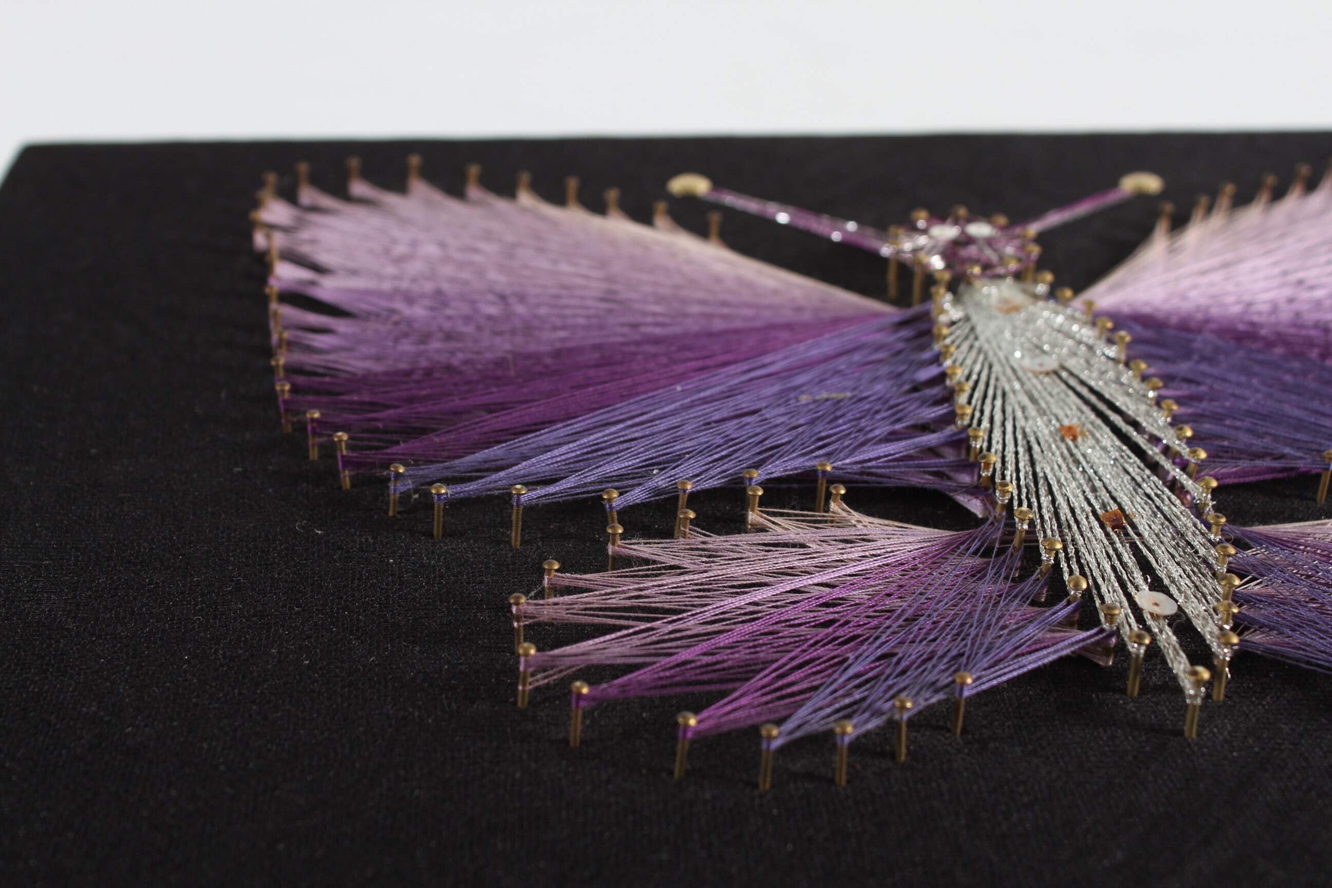 紫色の蝶のストリングアート：ヴィンテージ壁飾り（15.6x10.9インチ