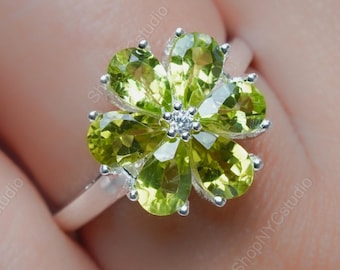 Peridot Ring, Green Gemstone Ring, Peridot Silver ring, Promise Ring, Nature Inspired Ring, Peridot silver Ring