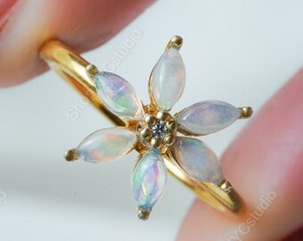 Anillo de ópalo etíope, anillo de compromiso de ópalo, anillo de ópalo en plata de ley, anillo floral, anillo de ópalo para mujer, anillo de ópalo blanco