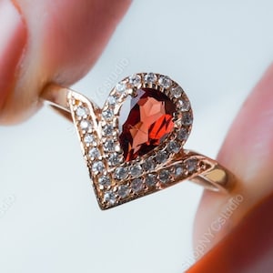 Antique Garnet Ring / 14K Solid Yellow Gold Garnet Ring / Natural Garnet Ring / Pear Cut / Birthstone Ring / Ring For Her
