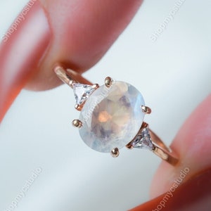 Rainbow Moonstone Ring – Oval Moonstone Engagement Ring – Moonstone Ring – Dainty Moonstone Promise Ring – Unique Bridal Ring