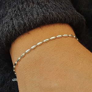 Zilveren ovale armband voor vrouwen gemaakt in sterlingzilver Cadeauverpakking met gepersonaliseerde wenskaarten. Verjaardagscadeaus. Klaar om cadeau te doen.;)