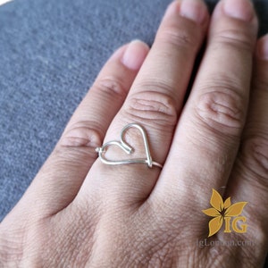 Anéis de coração para mulheres. Anéis de amizade em prata de lei, joias feitas à mão com um cartão de felicitações personalizado. Pronto para ser presenteado. ;)