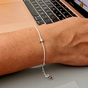 Bracelet étoile en argent pour femme, bracelet à breloques délicat, bijoux étoiles avec carte de voeux personnalisée. Cadeaux faits main Prêts à être offerts. ;)