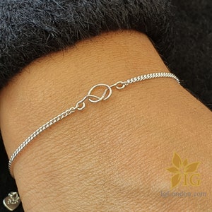 Bracelet ou bracelet de cheville noeuds magnifiquement emballés et prêts à offrir : carte de voeux personnalisée. Bijoux faits main. Livraison rapide