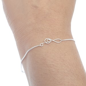 Musiknoten-Silberarmbänder für Frauen, Sterlingsilber, zierliches Geschenk, mit personalisierter Grußkarte. Bereit zum Verschenken. ;)