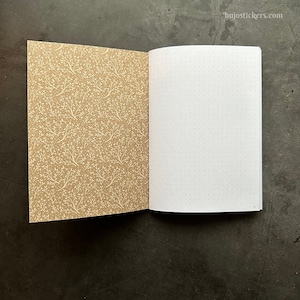 Traveler&#39;s Notebook – B6 size – Numbered pages – Dotted 5 mm grid booklet – Dot grid – Bullet journal