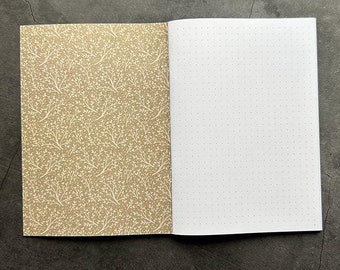 Traveler's Notebook • B6 size • Numbered pages • Dotted 5 mm grid booklet • Dot grid insert refill • Seconds – lower price! • Bujo, planner