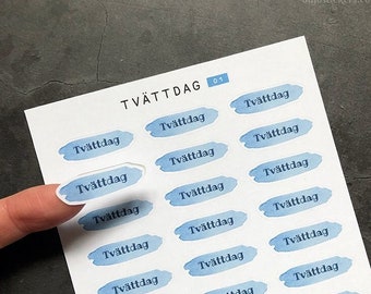 Tvättdag 01 • Stickers med fin text på akvarellbakgrund • Tvätta, tvätt, tvättdag, tvättstuga • Stickers på svenska • bujostickers.com