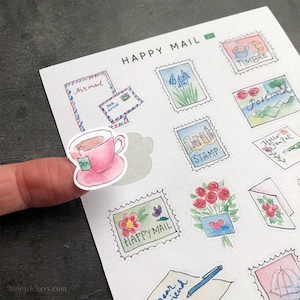 Autocollants décoratifs Happy Mail sur papier autocollant mat pour les mises en page bujo, planificateurs, scrapbooking, cartes, lettres. Fait main. bujostickers.com