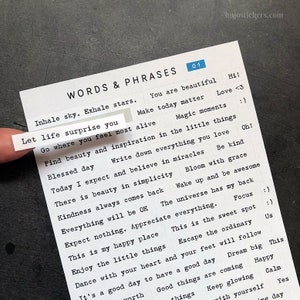 Adesivi con parole e frasi. Adesivi con citazioni. Carattere della macchina da scrivere Detti positivi. Adesivi per journaling, prenotazione di rottami e creazione di carta. 01