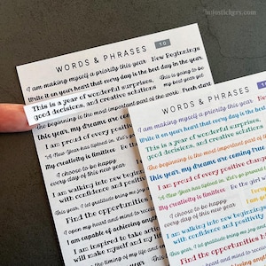 Inspirerende en motiverende stickers voor het nieuwe jaar! Positieve citaten uitdrukkingen. Verschillende lettertypen. Zwart of gemengde kleur. 10