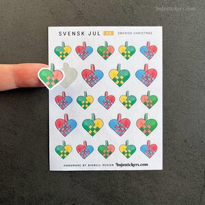 Hartstickers van gevlochten papier. Zweedse kerstboomversieringen. Handgetekende kaarten maken bujo bullet art journal knutselplezier voor kinderen