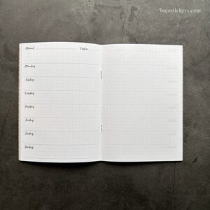 Resebok • Svensk veckokalender • B6-storlek • Horisontell vecka + punktrutnätssida • Odaterad kalender för 6 månader/27 veckor