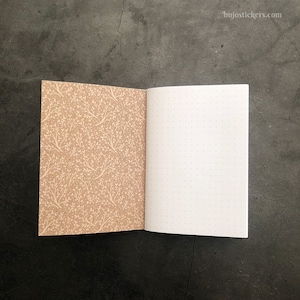 Traveler&#39;s Notebook – Passport size – Dotted 5 mm grid booklet – Dot grid – Bullet journaling, notes, planner, diary, travel journal, insert