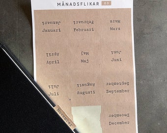 Månadsflikar 03 • Swedish Kraft paper style tabs with typewriter style months of the year • Double sided tabs for planners • Easy to fold