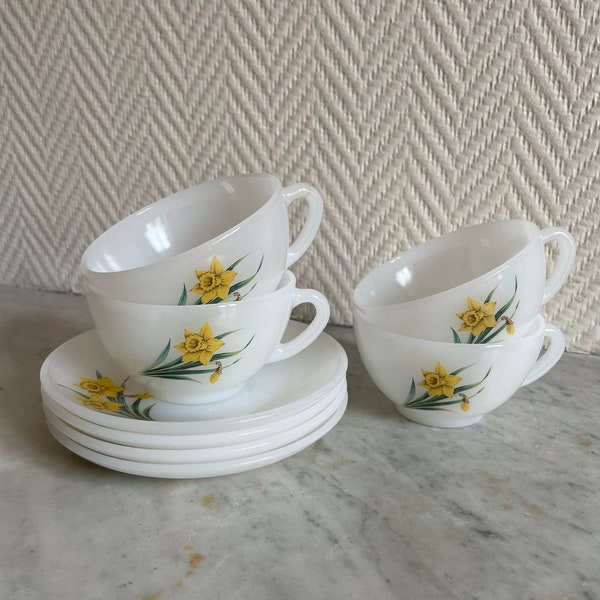 Lot de quatre tasses Arcopal seventies vintage jonquilles