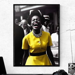 Schöne schwarze lächelnde Frau 1960 Fotografie Afro-Kunst-Foto-Schwarzweiß-Druck in Museumsqualität